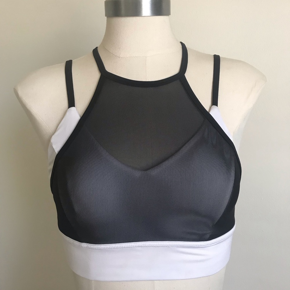Black and White Strappy Sports Bra💕